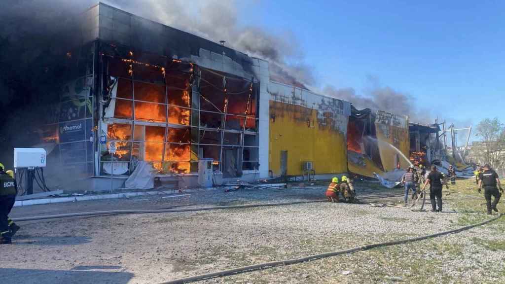 Attack on a shopping center with more than 1,000 people in Kremenchuk