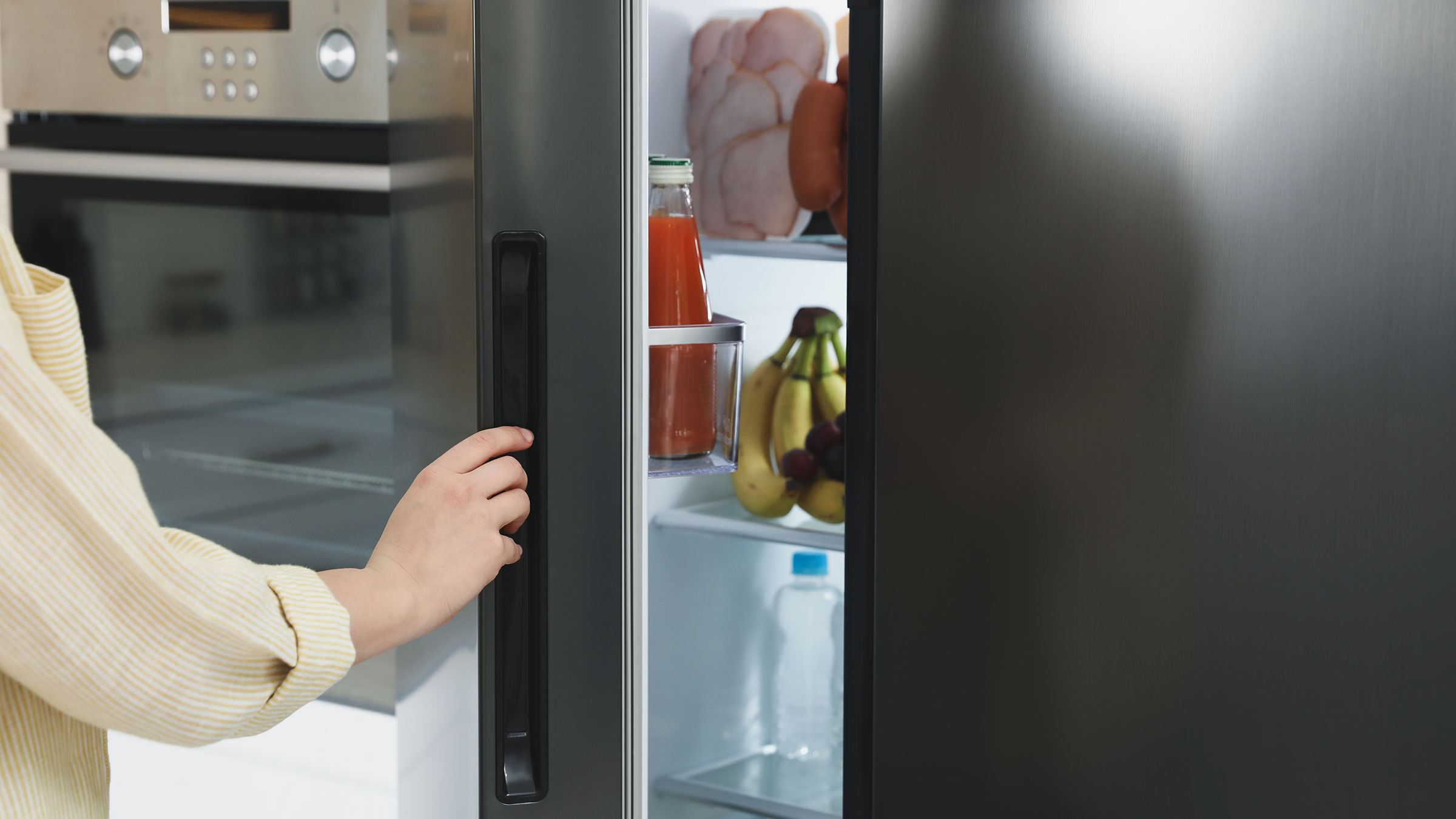 How to organize the refrigerator correctly to save on the electricity bill