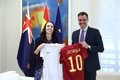 Sánchez and the Prime Minister of New Zealand agree to increase the program for young people to work in both countries