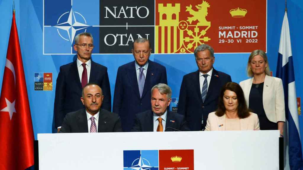 The President of Turkey, Tayyip Erdogan, the President of Finland, Sauli Niinisto, the Prime Minister of Sweden, Magdalena Andersson, and the Secretary General of NATO, Jens Stoltenberg, this Wednesday in Madrid.