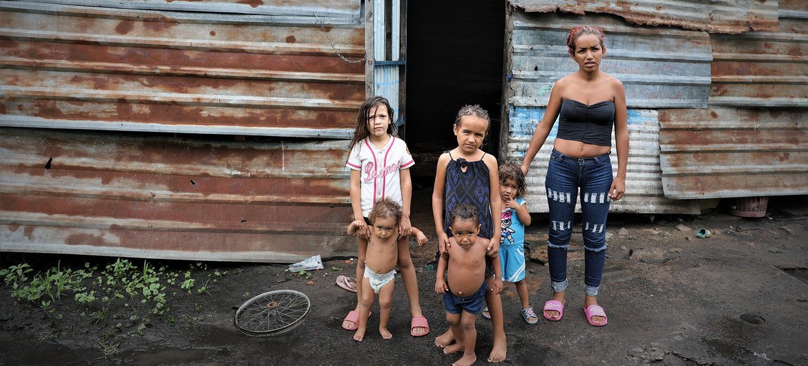 Dioximar Guevara lives with his five children in San Félix, a poor neighborhood in Puerto Ordaz, the main city of Bolívar, Venezuela.