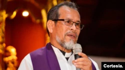 The priest Manuel Salvador García is the first priest detained in Nicaragua. [Foto: Cortesía Iglesia Nicaragua]