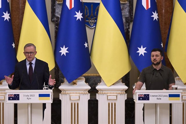 Australian Prime Minister Anthony Albanese (L) and Ukrainian President Volodimir Zelensky speak to the media during a press conference at the Presidential Palace in kyiv, Ukraine, Sunday, July 3, 2022.