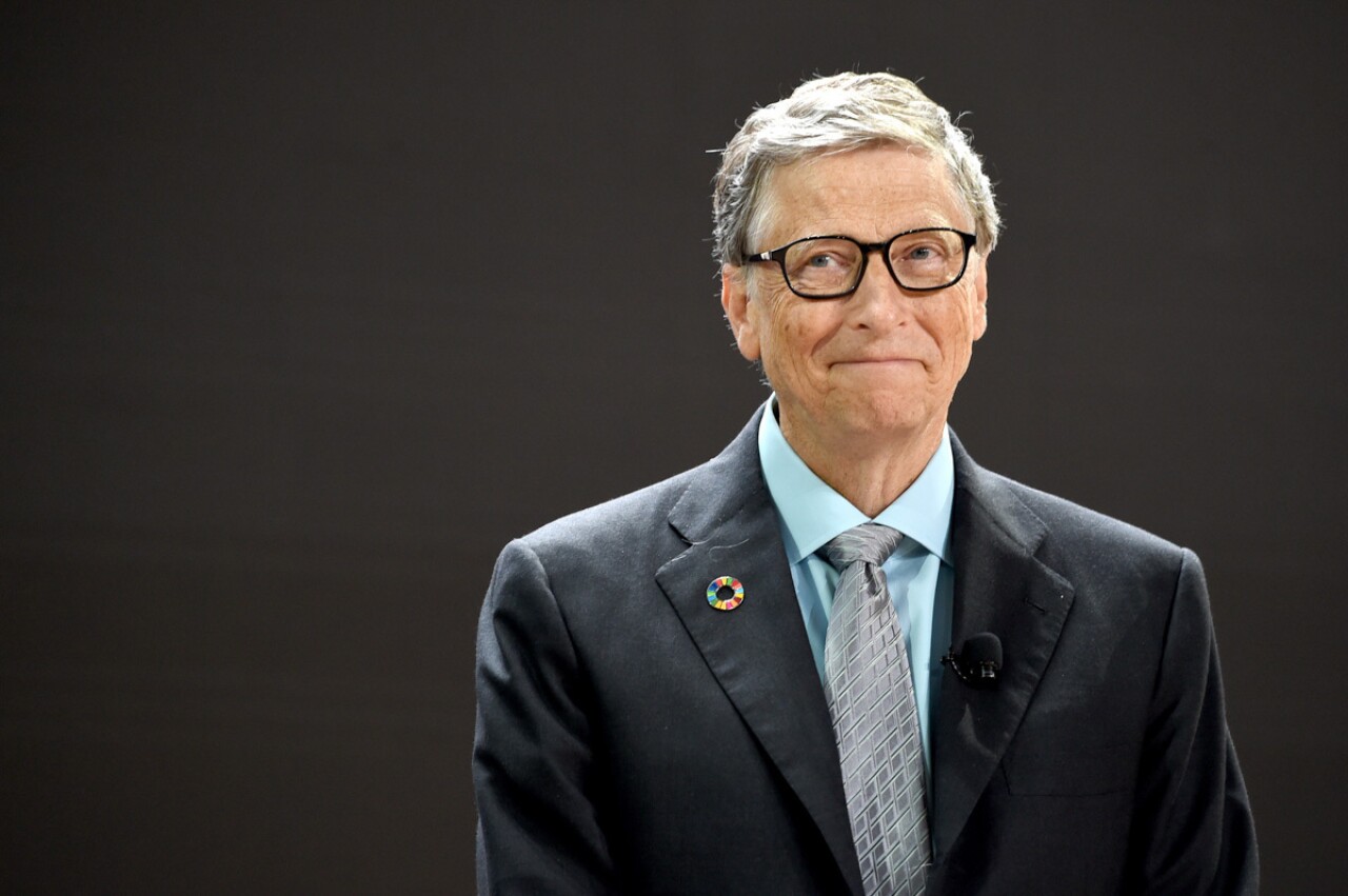 Bill Gates donates 20,000 million dollars to his foundation and plans to give his entire fortune