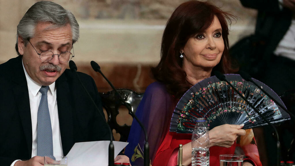 Cristina Fernández pushes herself within the political scene;  Alberto Fernandez weakened