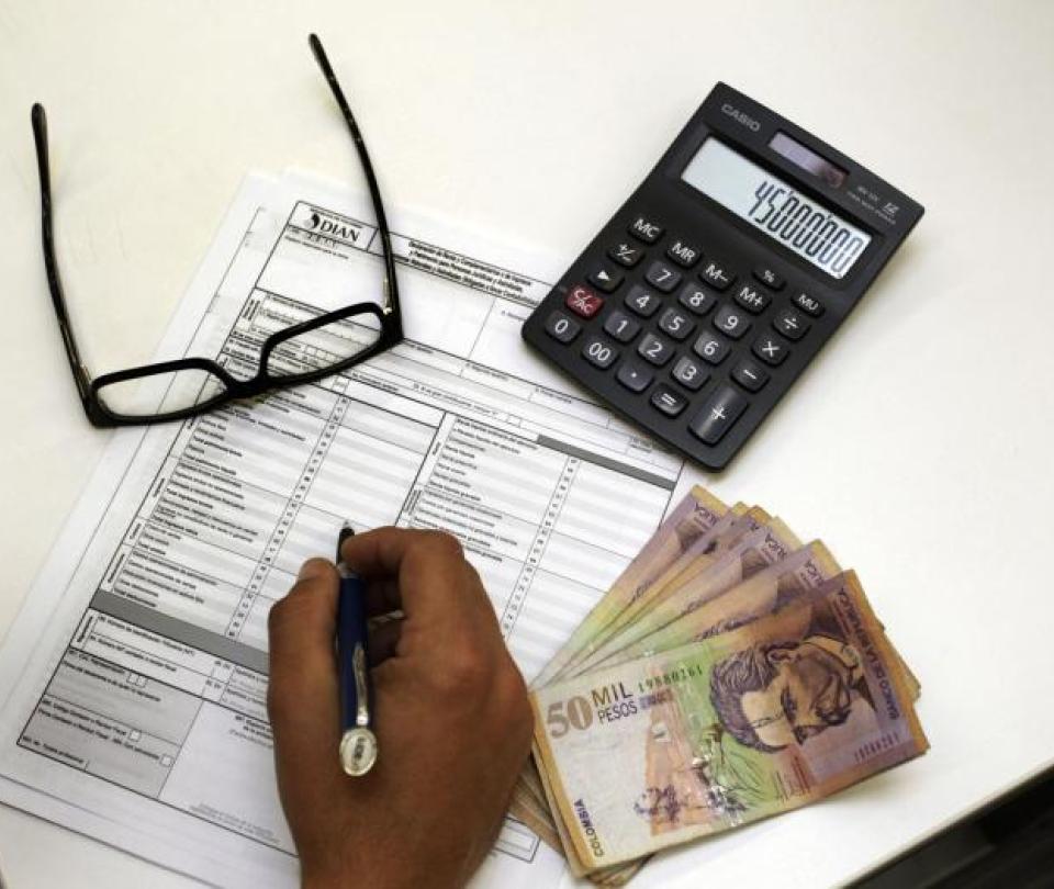 One in three Colombians considers that they should not pay taxes