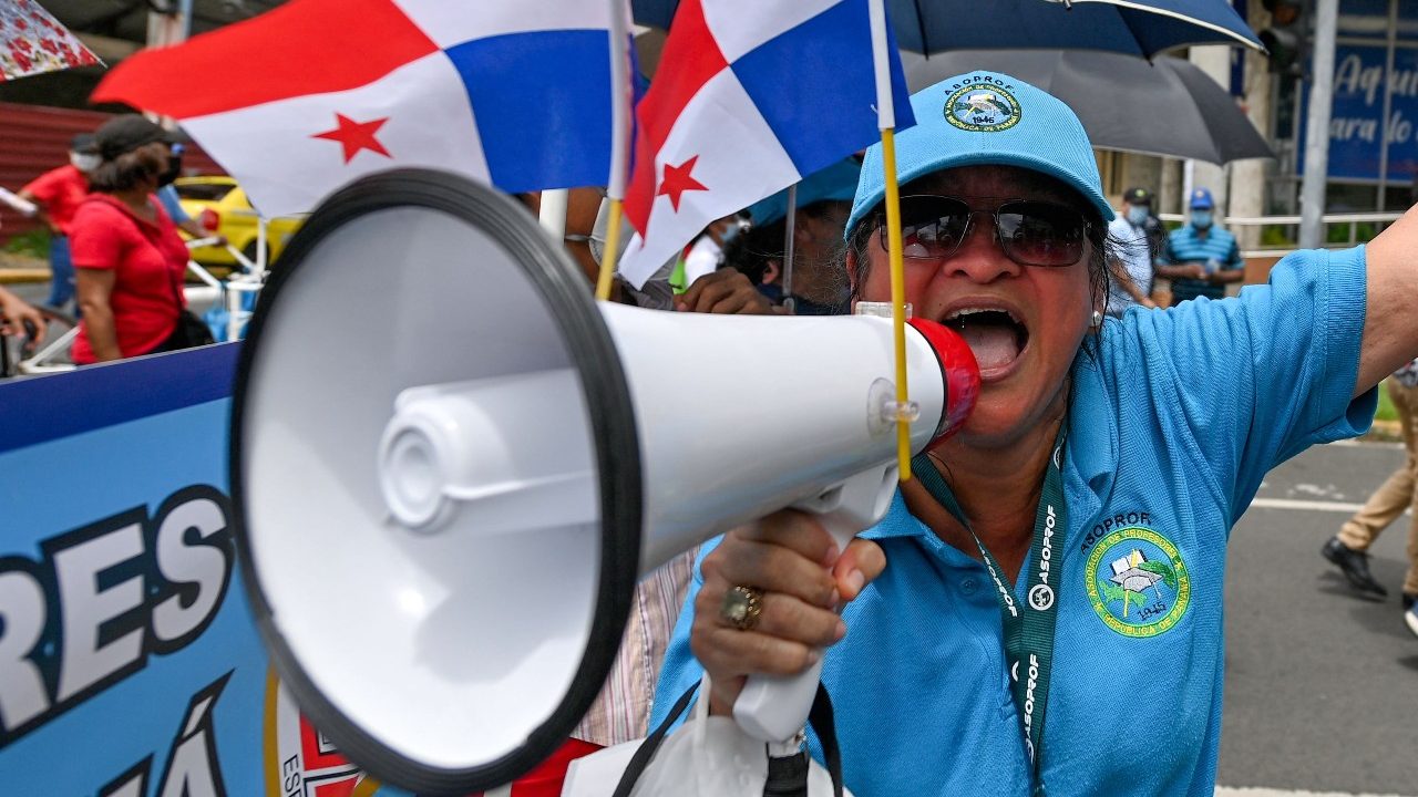 The Government of Panama announces that it will regulate the price of 72 types of food after weeks of protests