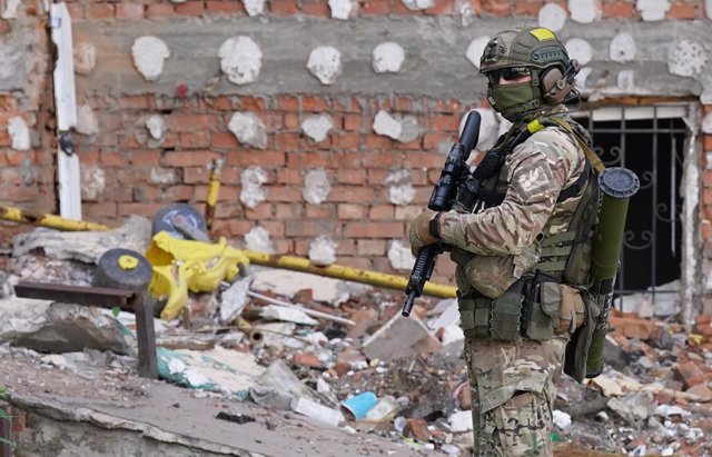 Ukrainian soldier in Irpin