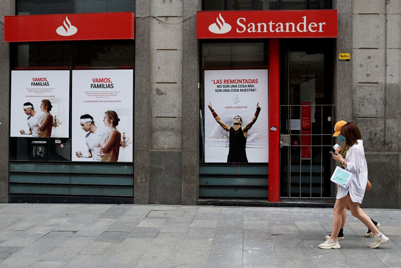 Santander gives up buying Banamex and its shares rebound almost 11%