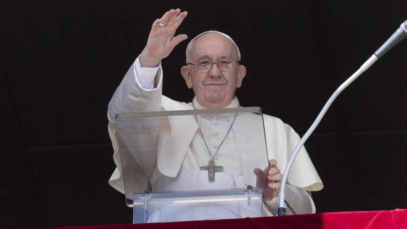 The Pope asks young people to eat "less meat" to help "save the environment"