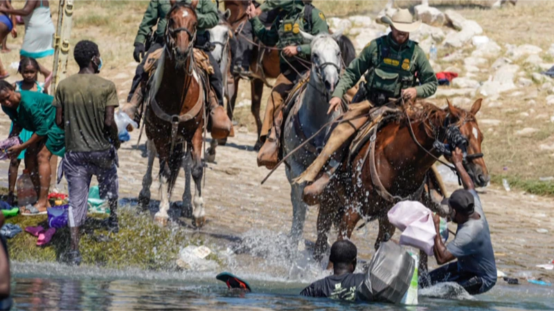 The US government recognizes "failures" but not lashes in the migratory operation in Del Río