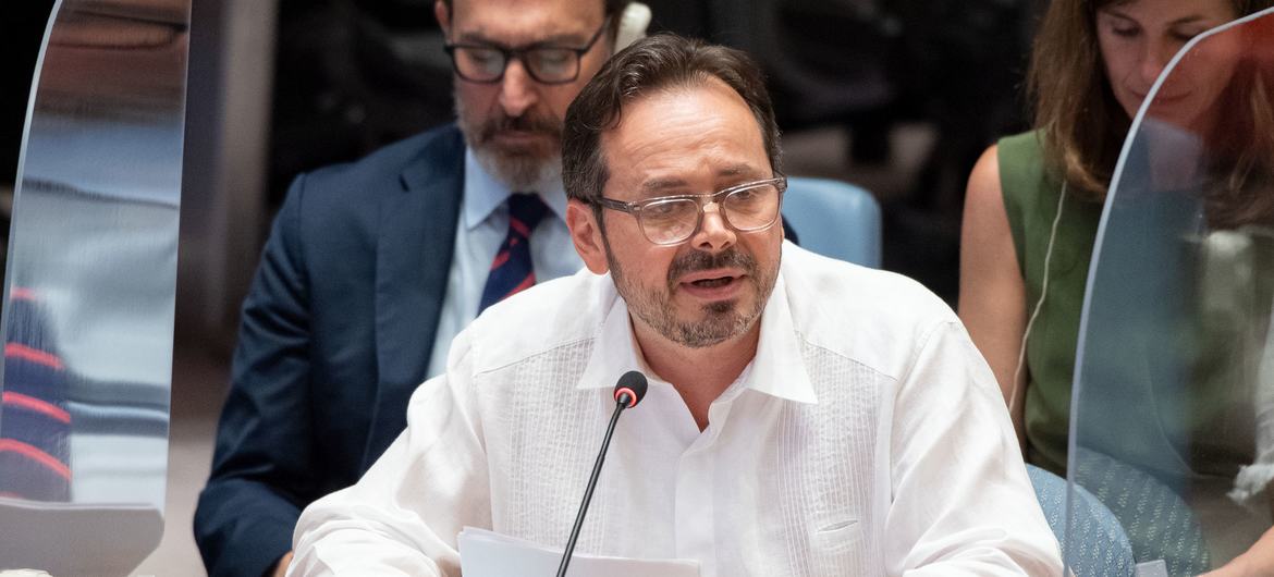 Carlos Ruiz Massieu, representative of the Secretary-General and head of the UN Verification Mission in Colombia, speaks at the Security Council.