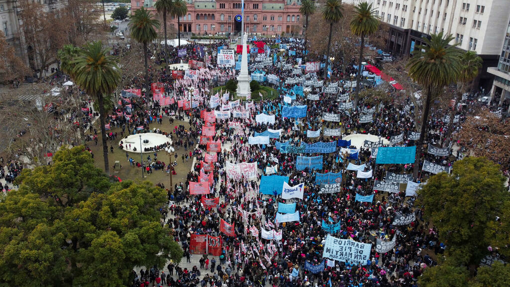 Thousands of Argentines protest as inflation soars