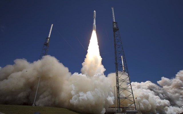 Launch of the Atlas V rocket with the Juno spacecraft.