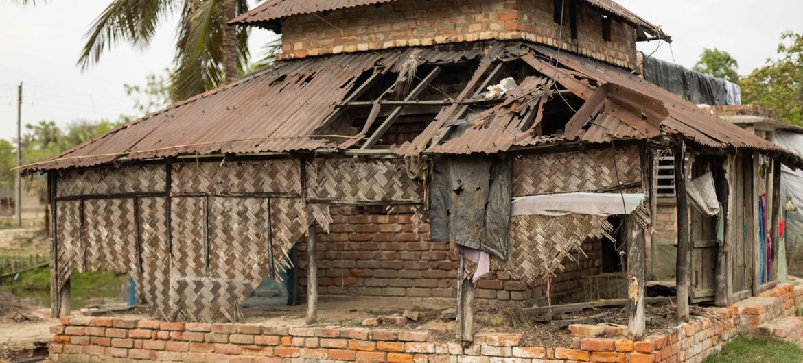 The houses of the Indian Sundarbans are mainly made of a combination of mud, wood and metal elements.  This makes them vulnerable to extreme weather events.