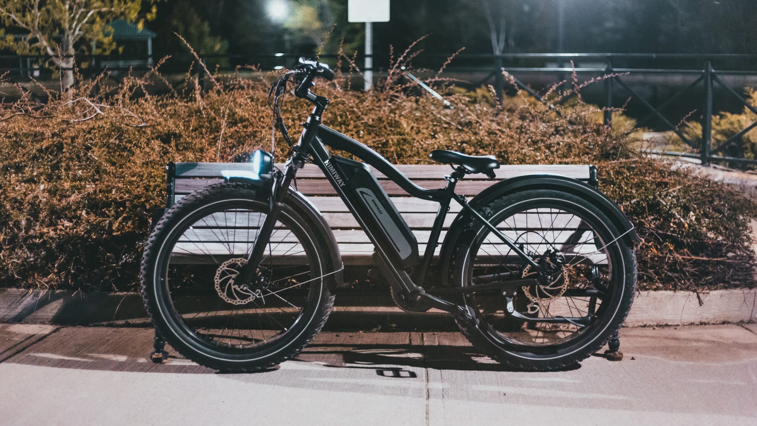 What is the cheapest Decathlon electric bicycle and the most expensive?