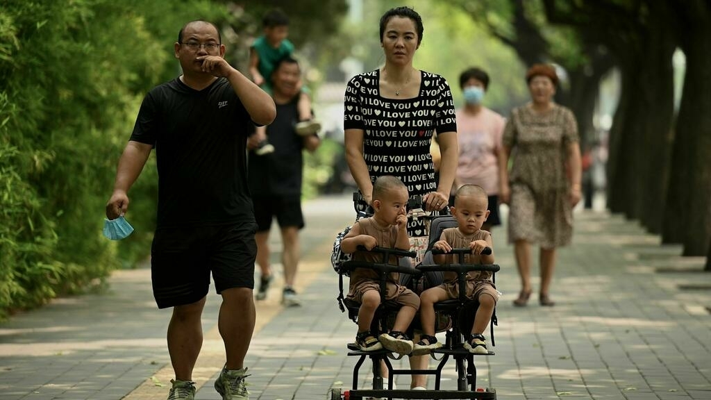 China announces benefits to families to relaunch the birth rate