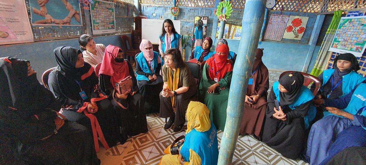 Noeleen Heyzer, Special Envoy of the UN Secretary-General for Myanmar, visits a multipurpose center for women in a refugee camp in Bangladesh