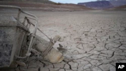 Remains of a sunken boat on Lake Mead.  (AP Photo/John Locher)