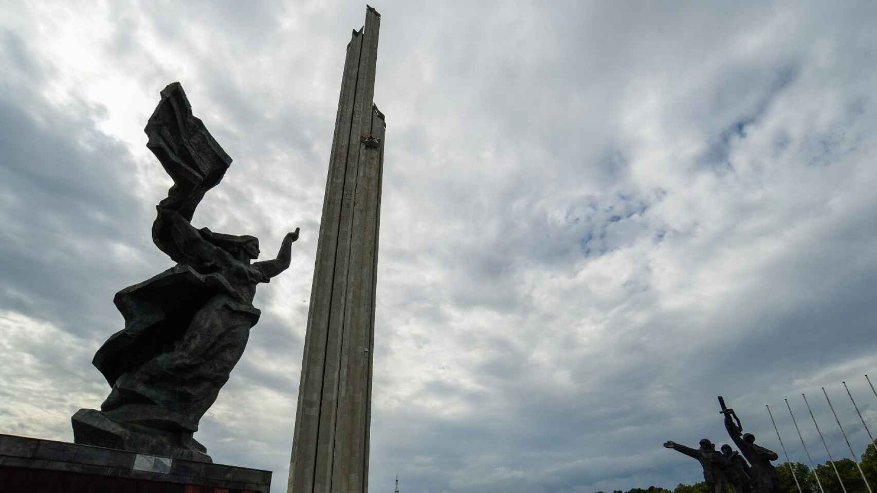 Latvia demolishes Riga's largest Soviet monument in response to Russia's war in Ukraine