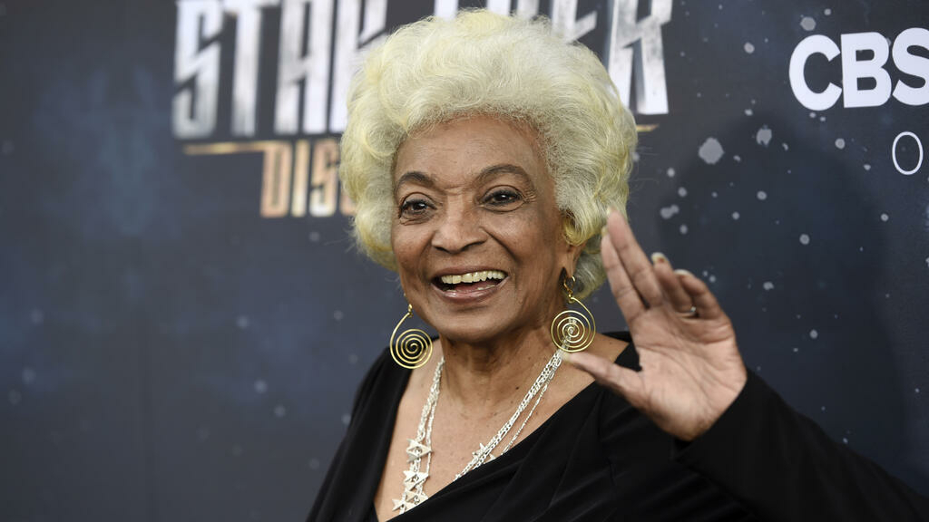 Lieutenant Uhura's Last Voyage