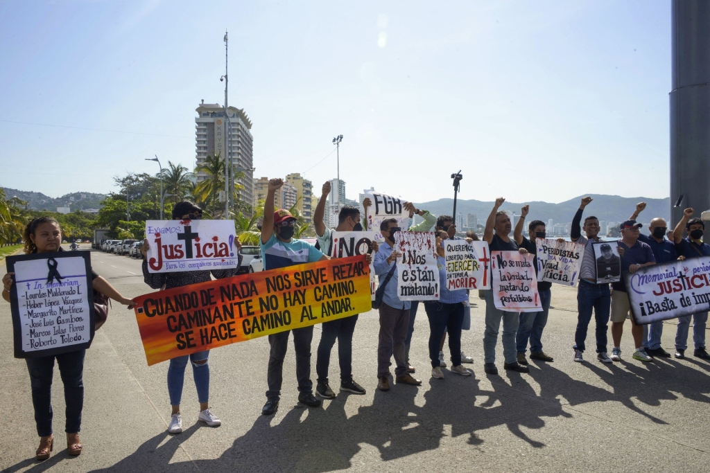 Journalists protest to condemn the murder of their colleague Fredid Román in the state of Guerrero, Mexico, on August 23, 2022.