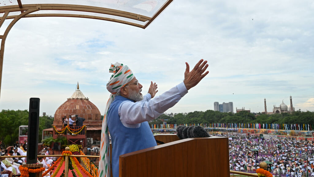 Modi lambastes 'mental colonialism' on the 75th anniversary of Independence