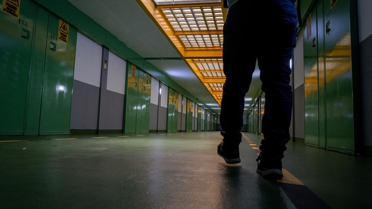 A man walks through the mixed module of the Huelva Penitentiary Center.