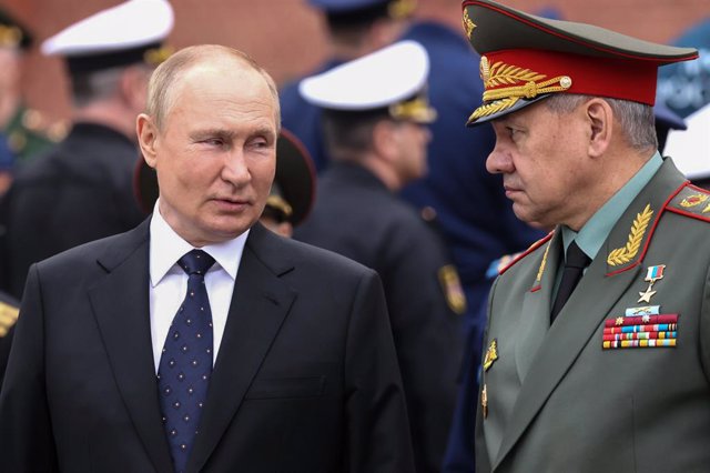 Archive - Russian President Vladimir Putin with Defense Minister Sergei Shoigu