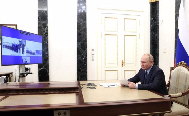 Archive - HANDOUT - 08 July 2022, Russia, Moscow: Russian President Vladimir Putin takes part in a ceremony to raise the Russian national flag on new fishing vessels Kapitan Vdovichenko, Capitan Sokolov, and Gandvik-1 via a video conference from Moscow.  P