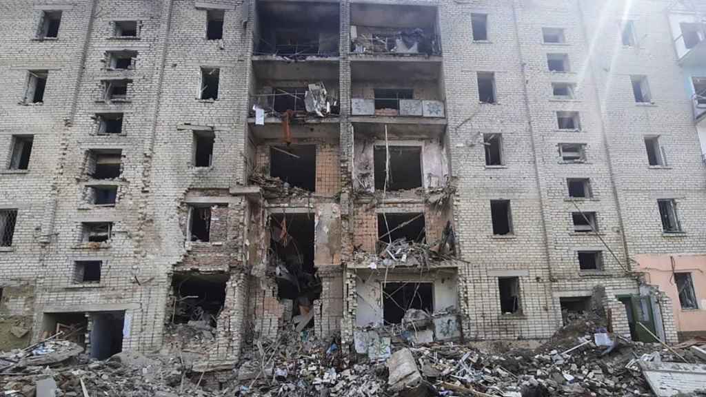 Debris after the Russian bombardment this Saturday in a town near Mykolaiv.