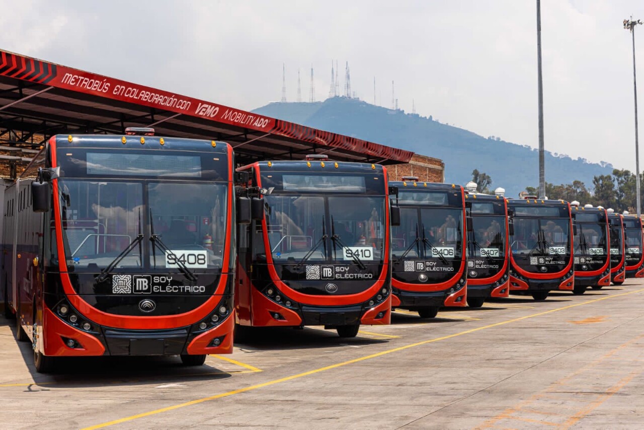 Santander finances the purchase of trucks for the CDMX Metrobus