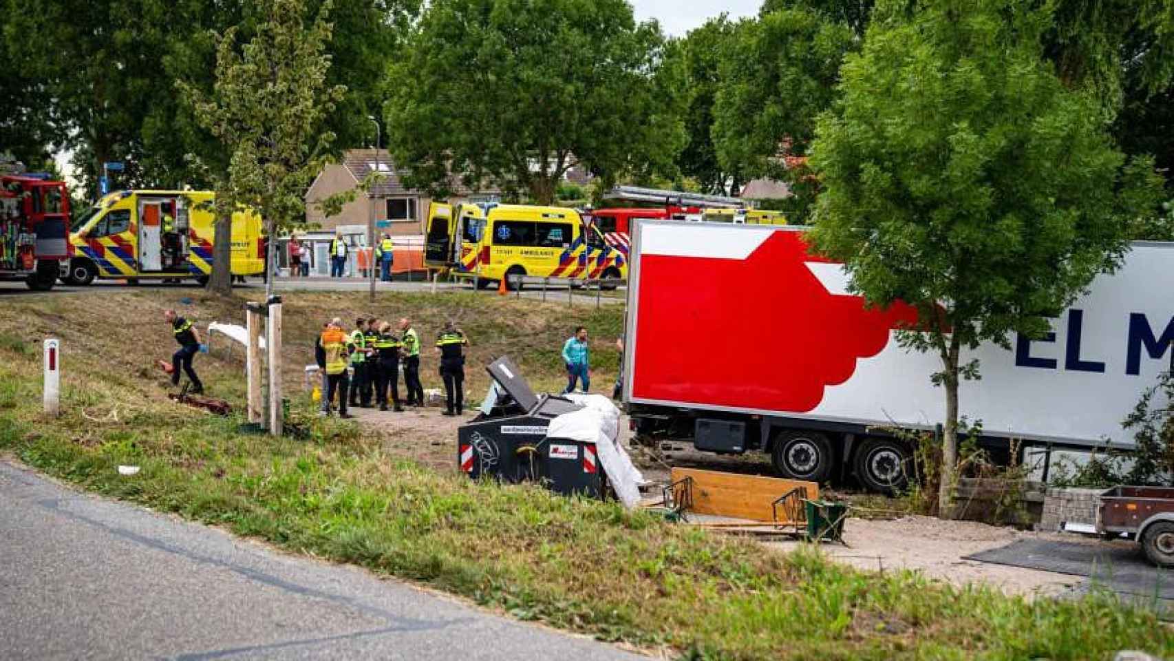 Several Spaniards die in a truck accident crashing into a barbecue in Rotterdam