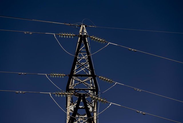 Archive - An electrical tower, on November 12, 2021, in Madrid, (Spain).  The Consumer Price Index (CPI) rose 1.8% in October in relation to the previous month and its interannual rate shot up to 5.4%, almost 1.5 points above the rate of