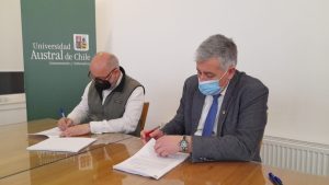 UACh and the Teachers' Union signed a collective bargaining agreement