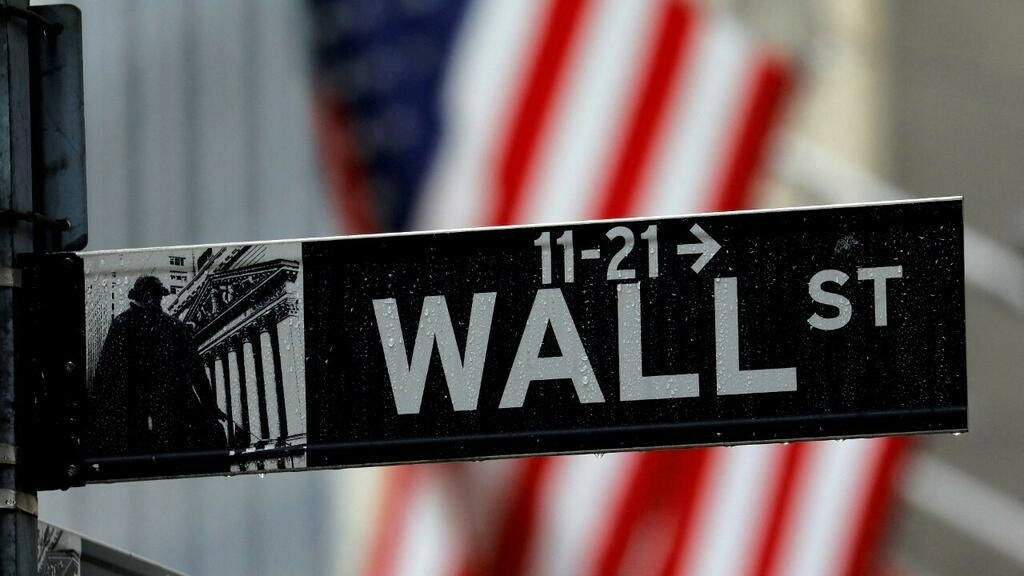 Wall Street Stock Selloff Extends Losses on Recession Fears