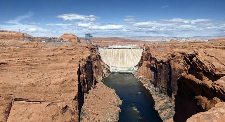 Weather dries up reservoirs in American West, facing water and power shortages