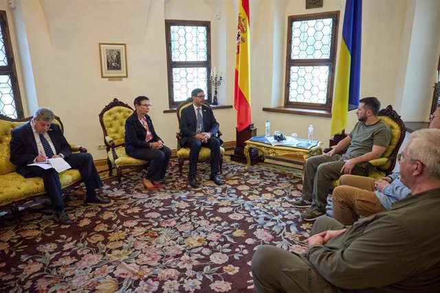 The President of Ukraine, Volodimir Zelenski, receives the Ambassador of Spain, Ricardo López-Aranda