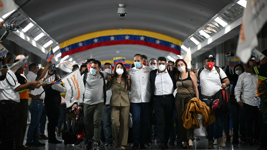 12 crew members of a Venezuelan plane held in Argentina arrived in Caracas