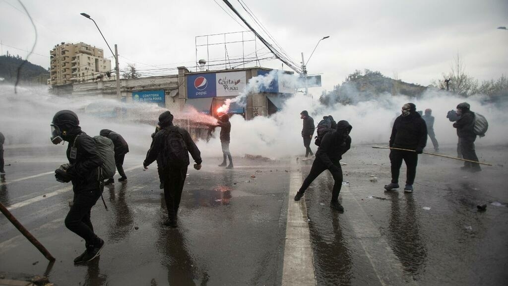 49th anniversary of Pinochet's coup ends in riots in Chile