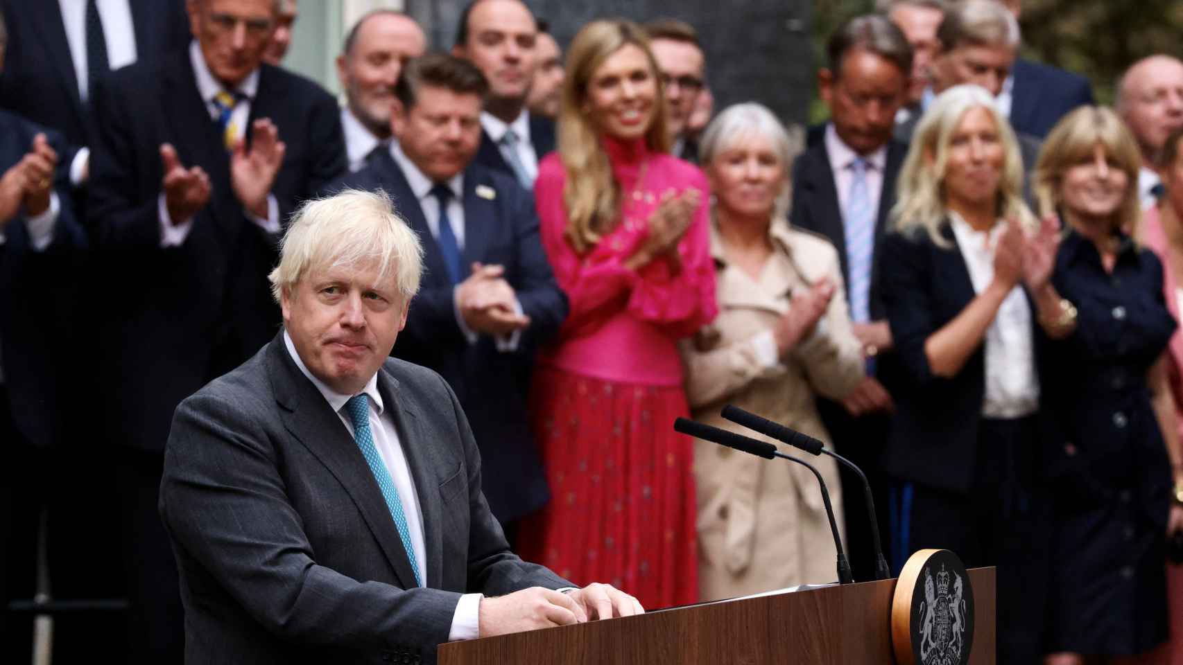 Boris Johnson says goodbye criticizing the party but supporting Liz Truss: "This is it, friends"