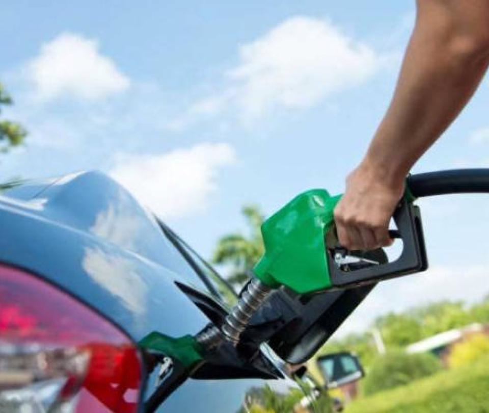 Gasoline price: the increase in October will be 200 pesos