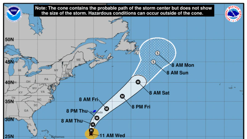 Hurricane Earl will reach category 3 in the Atlantic