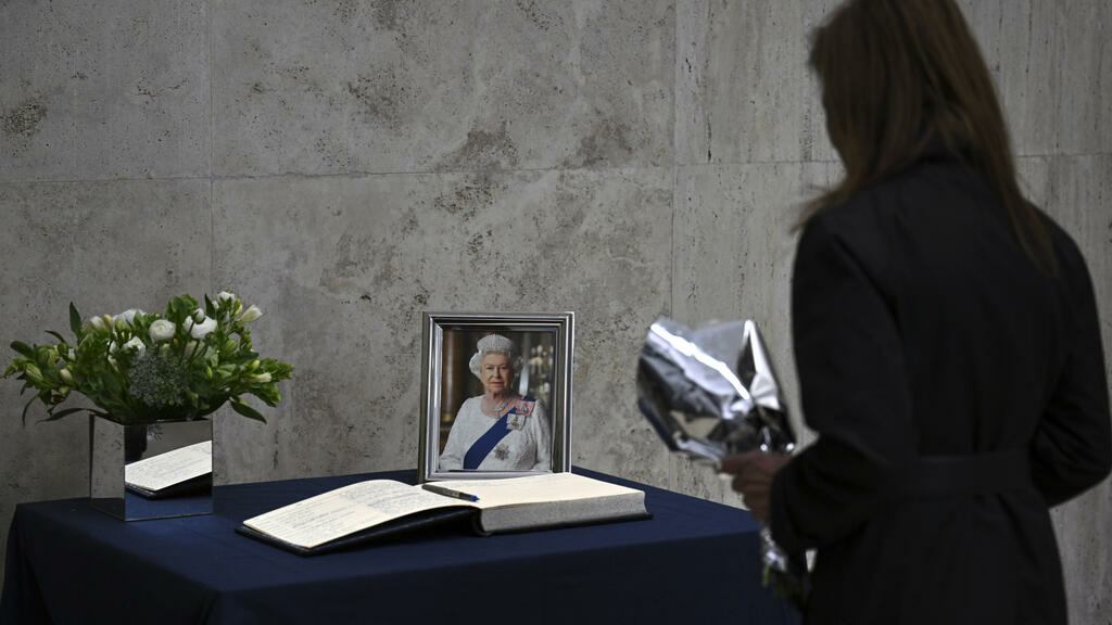 In Argentina respect for Isabel II, without forgetting the Malvinas