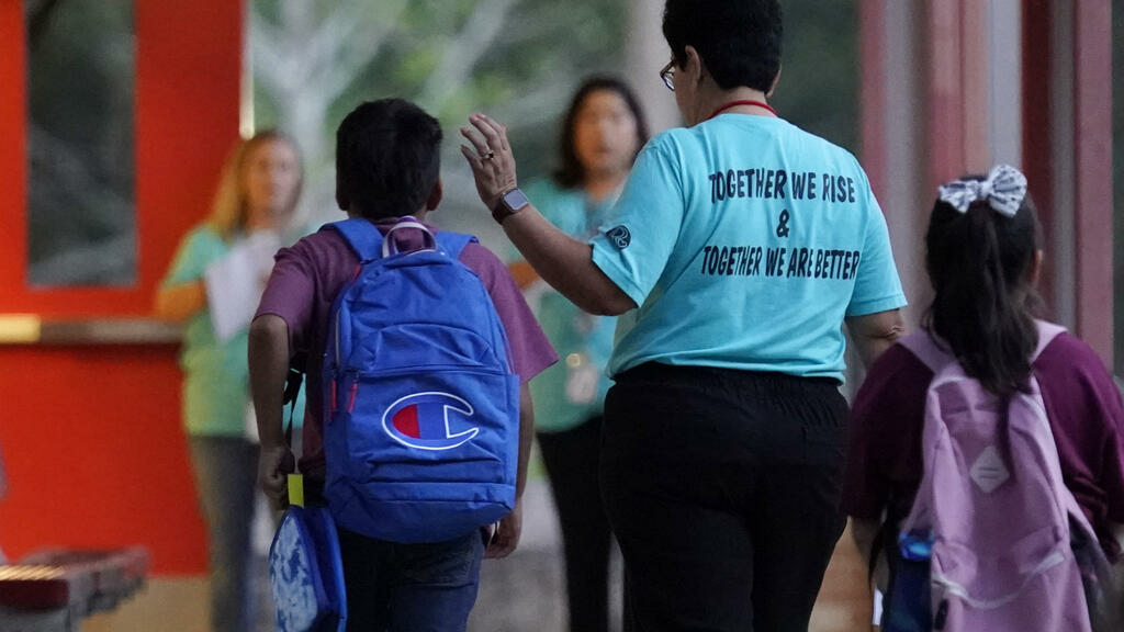 In the United States, Uvalde students return to school after the May 24 massacre