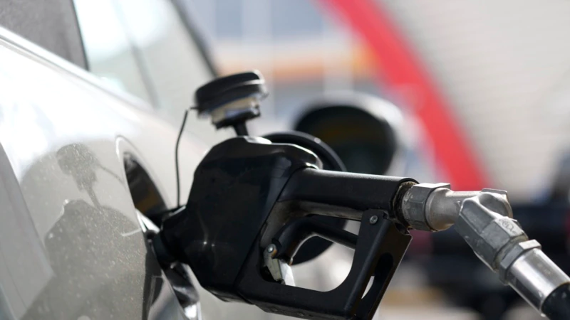 Lower gasoline prices slow US inflation