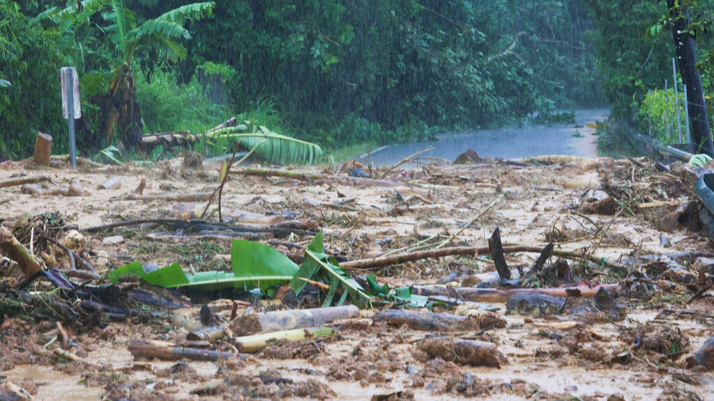 Puerto Rico, without electricity or water due to Hurricane Fiona