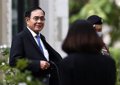 The Thai Constitutional Court rules in favor of the prime minister and guarantees his return to office