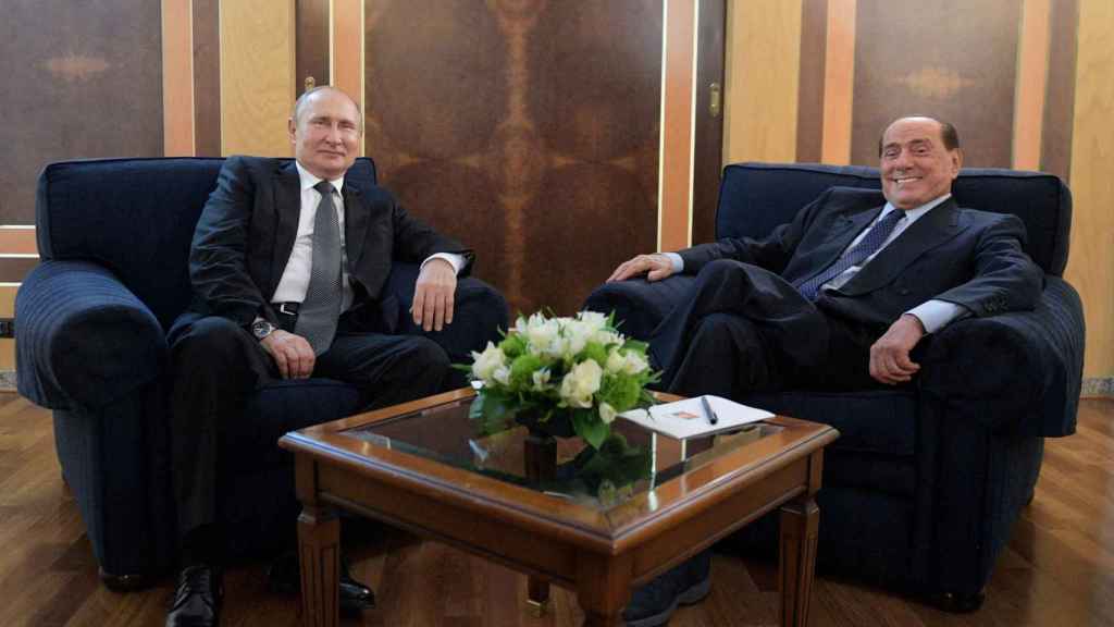 Putin and Berlusconi, together at the Rome airport in an image from 2019.