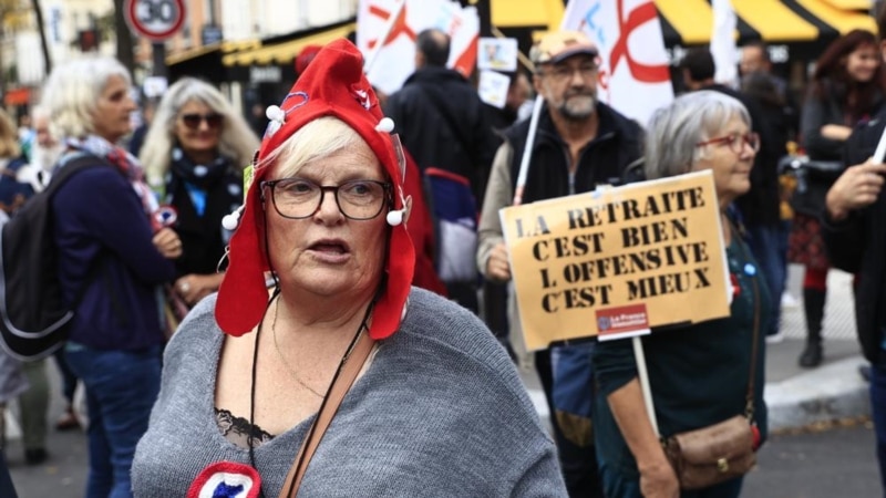 French protest against inflation in Paris